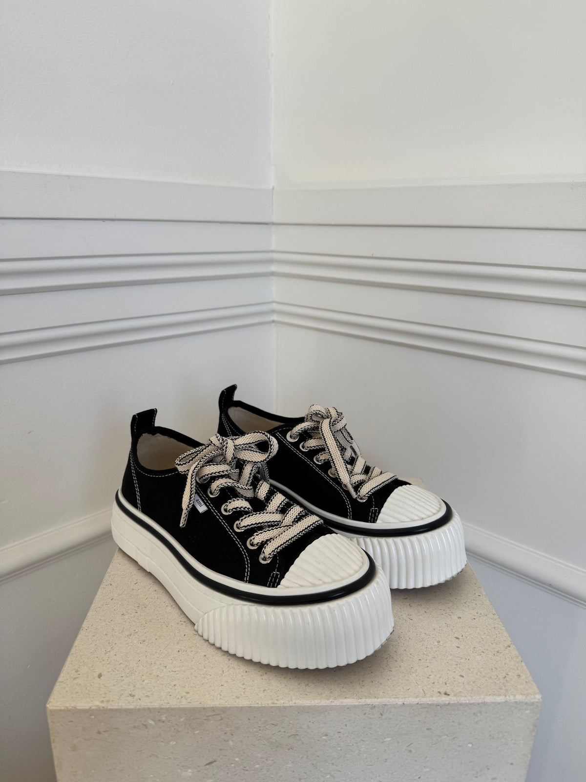 AMI Black Low Top Ami 1980 Sneakers, 37
