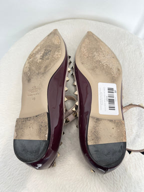 Valentino Garavani Burgundy Patent Pointed Rockstud Cage Flats, 40