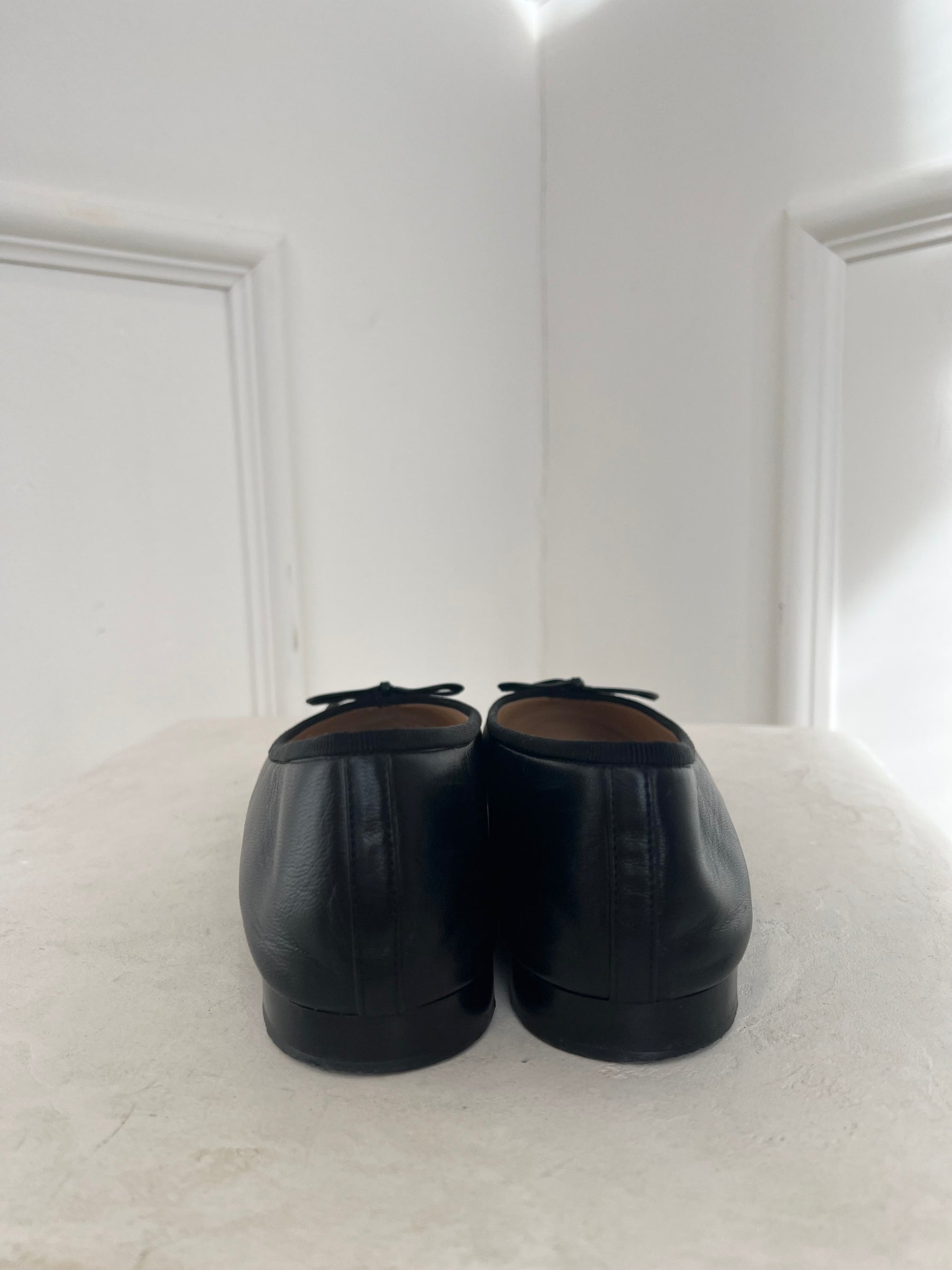 Chanel Black Leather Ballerinas, 39 C