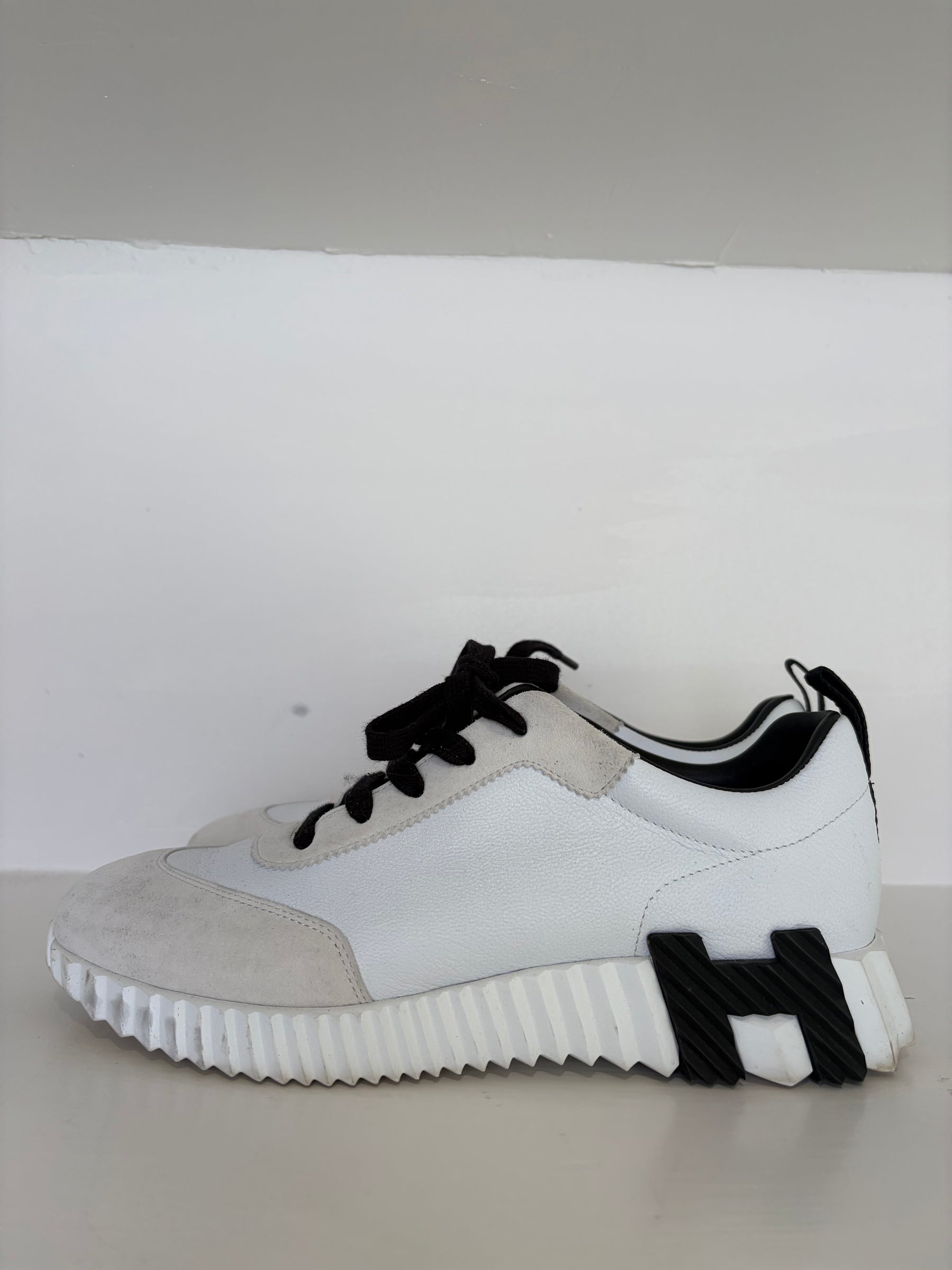 Hermès White Leather Bounce Sneaker with Black Details, 40