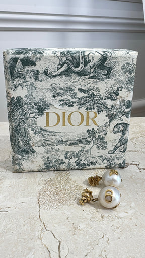 Dior Tribales Pearl Earrings Logo Bee Motif, 8 AU