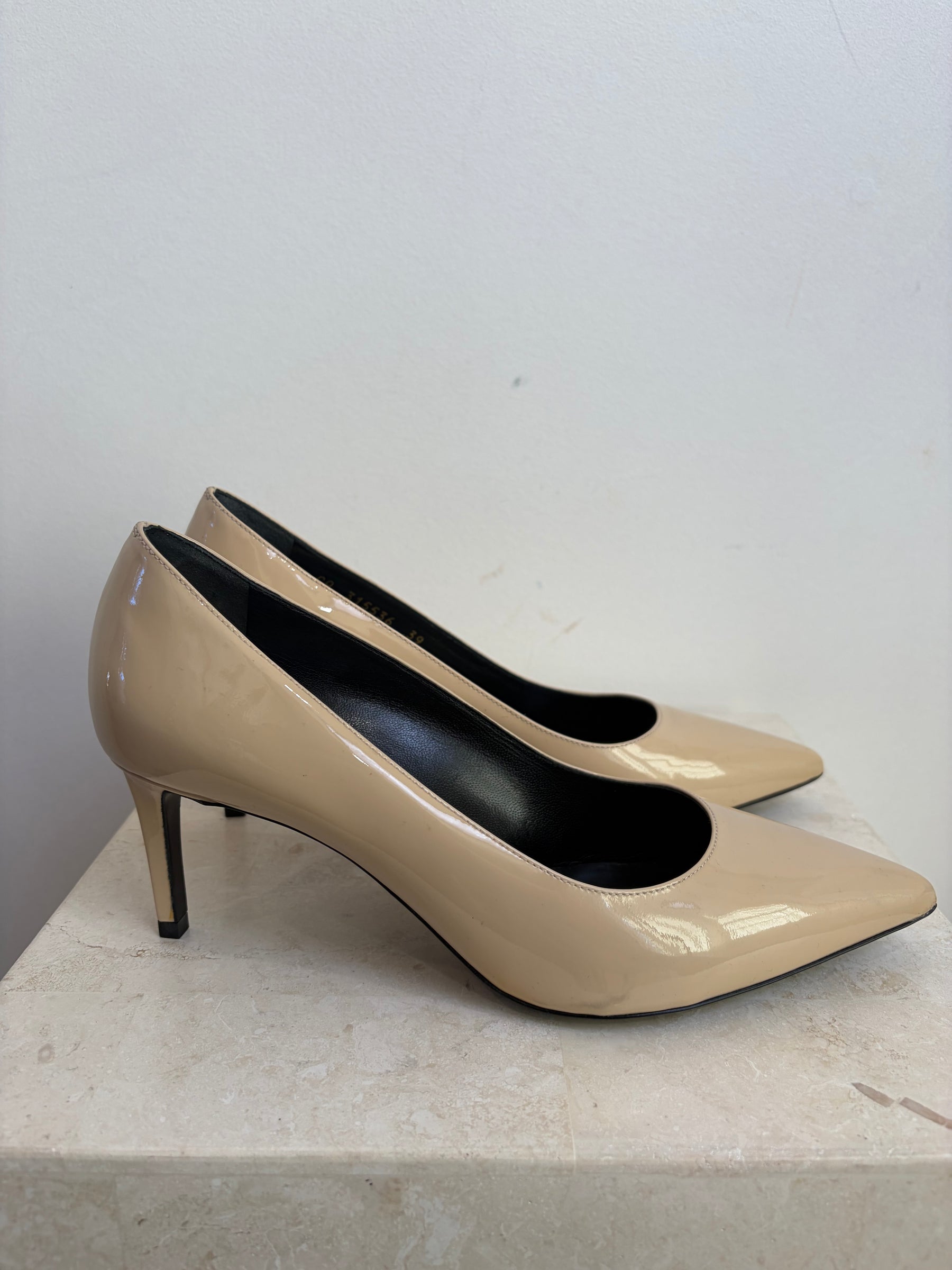Saint Laurent Beige Patent Pumps, 39