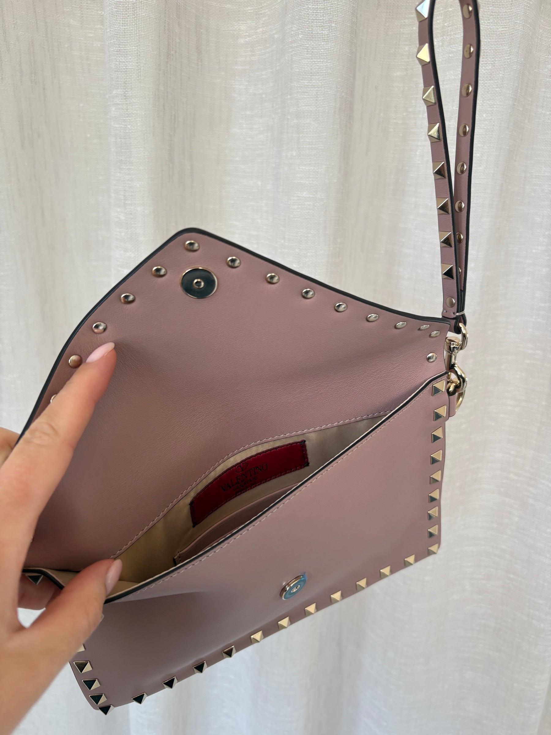 Valentino Garavani Beige Rockstud Envelope Wristlet