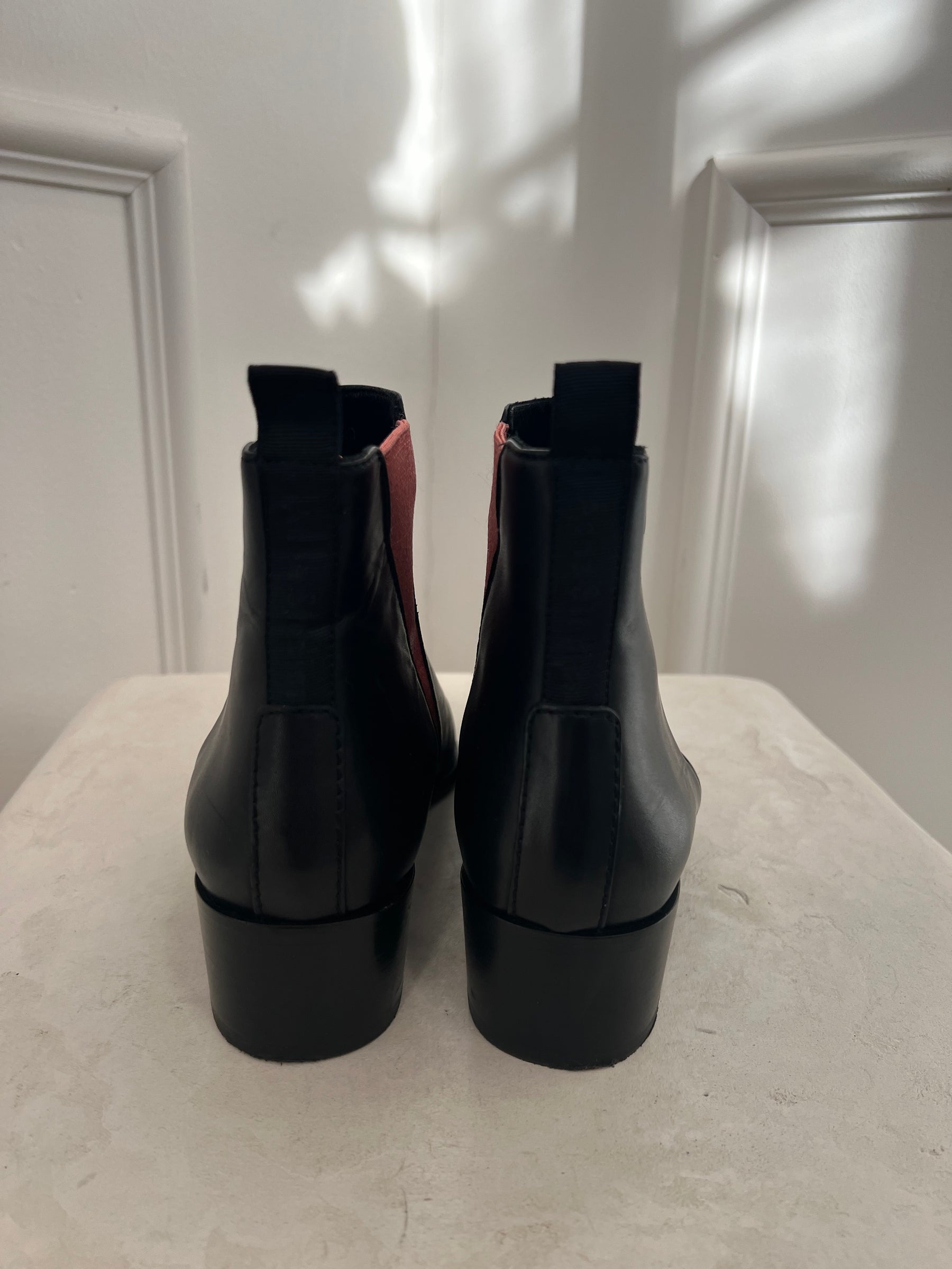 Acne Studios Black Leather and Pink Pointed Jensen Boots, 40