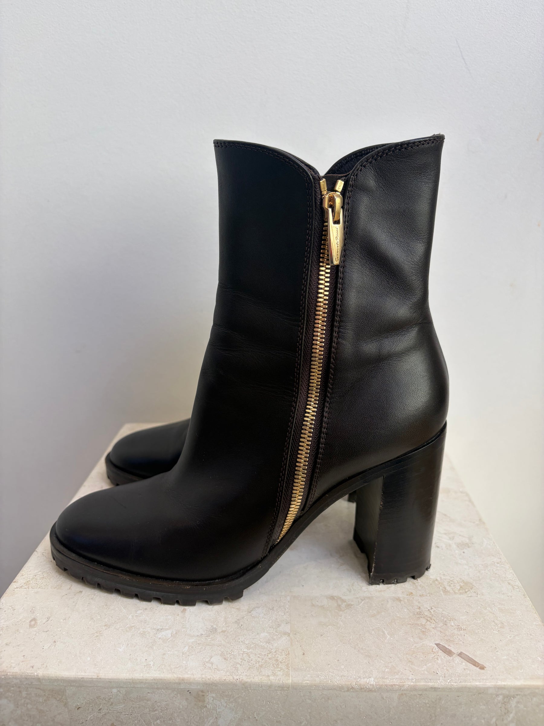 Gianvito Rossi Black Leather Heeled Ankle Boots, 38