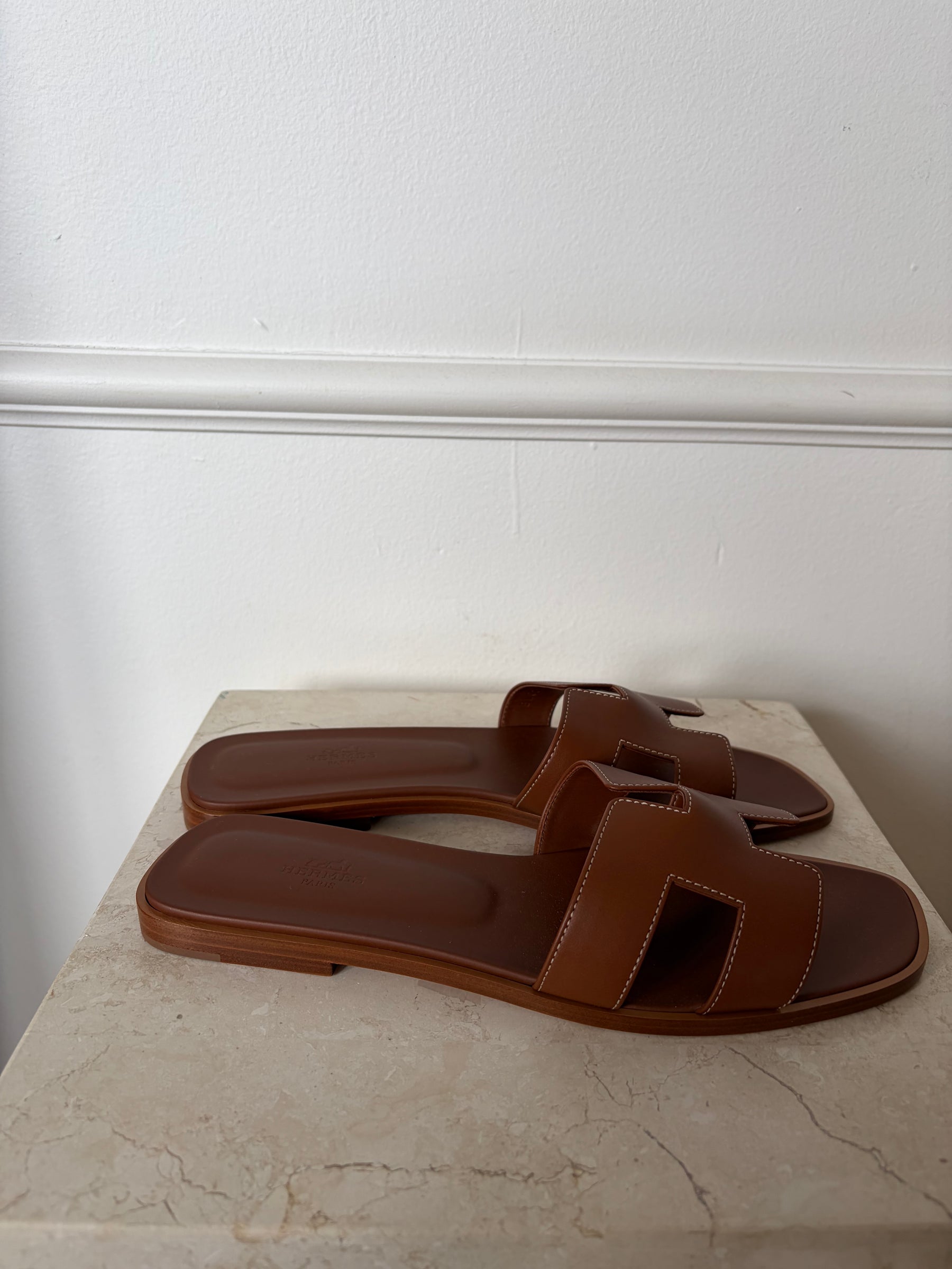 Hermès Tan Oran Sandals, 41