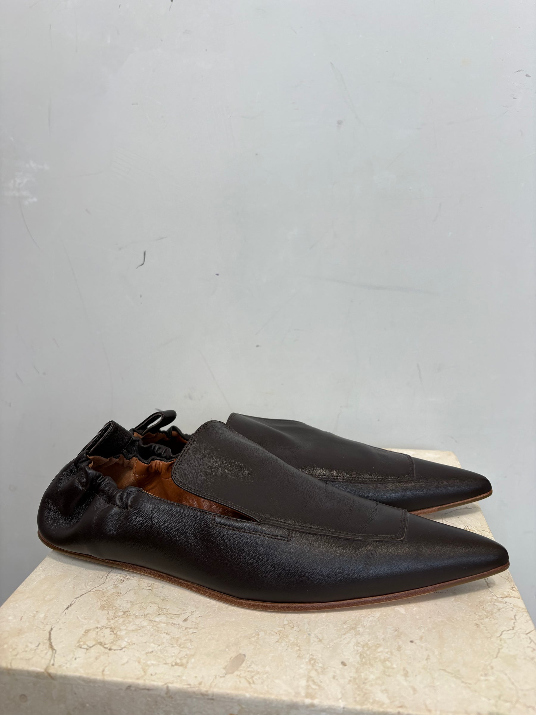 Camilla and Marc Brown Leather Pointed Flats, 41