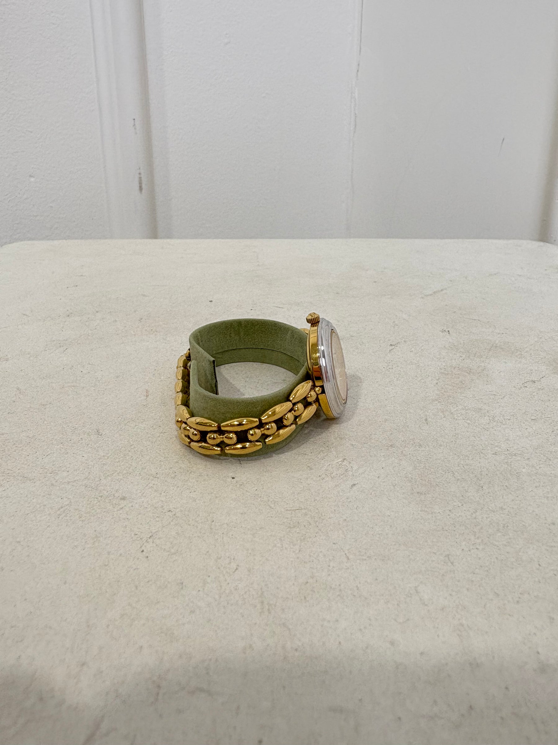 Gucci Gold Tone Round Bracelet Watch with Interchangeable Bezel
