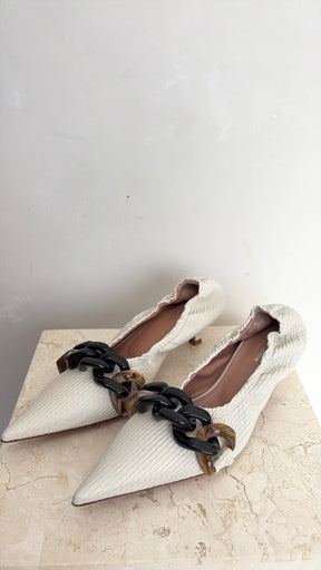 Scanlan Theodore Off White Pumps With Black Tortoiseshell Chain Detail, 39