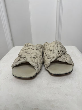 Bottega Veneta Cream Stone Woven Leather Slides, 39