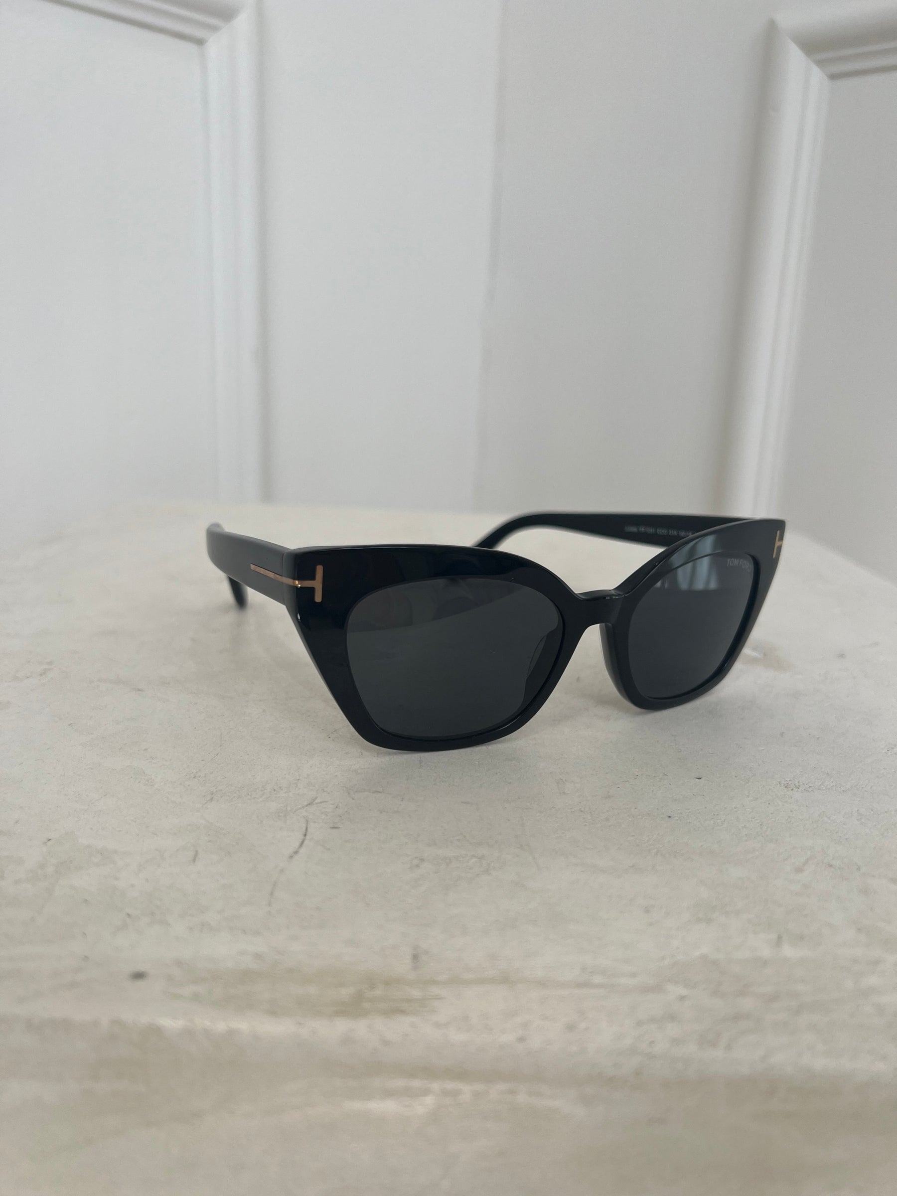 Tom Ford Cat Eye Sunglasses In Black