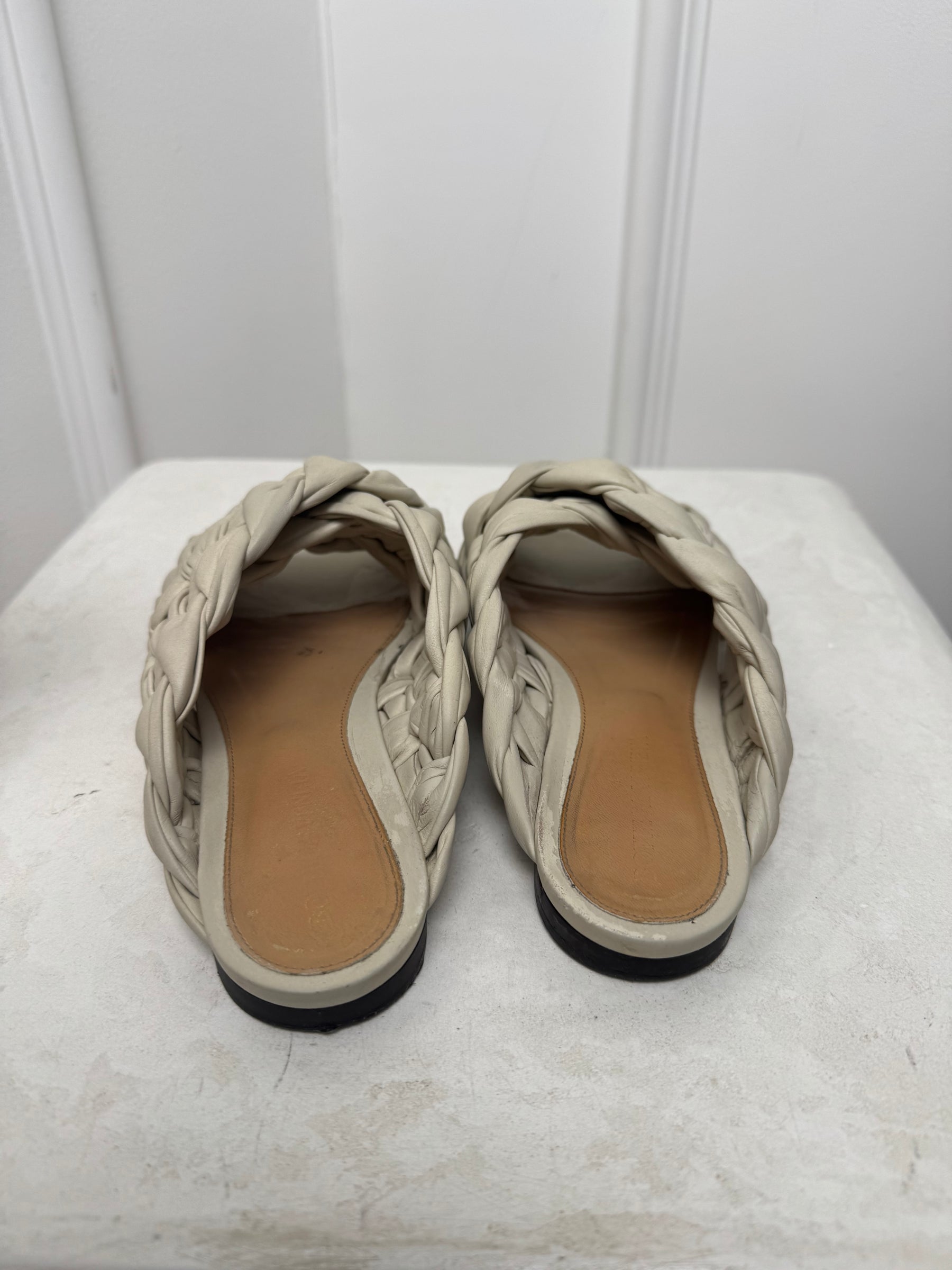 Bottega Veneta Cream Stone Woven Leather Slides, 39