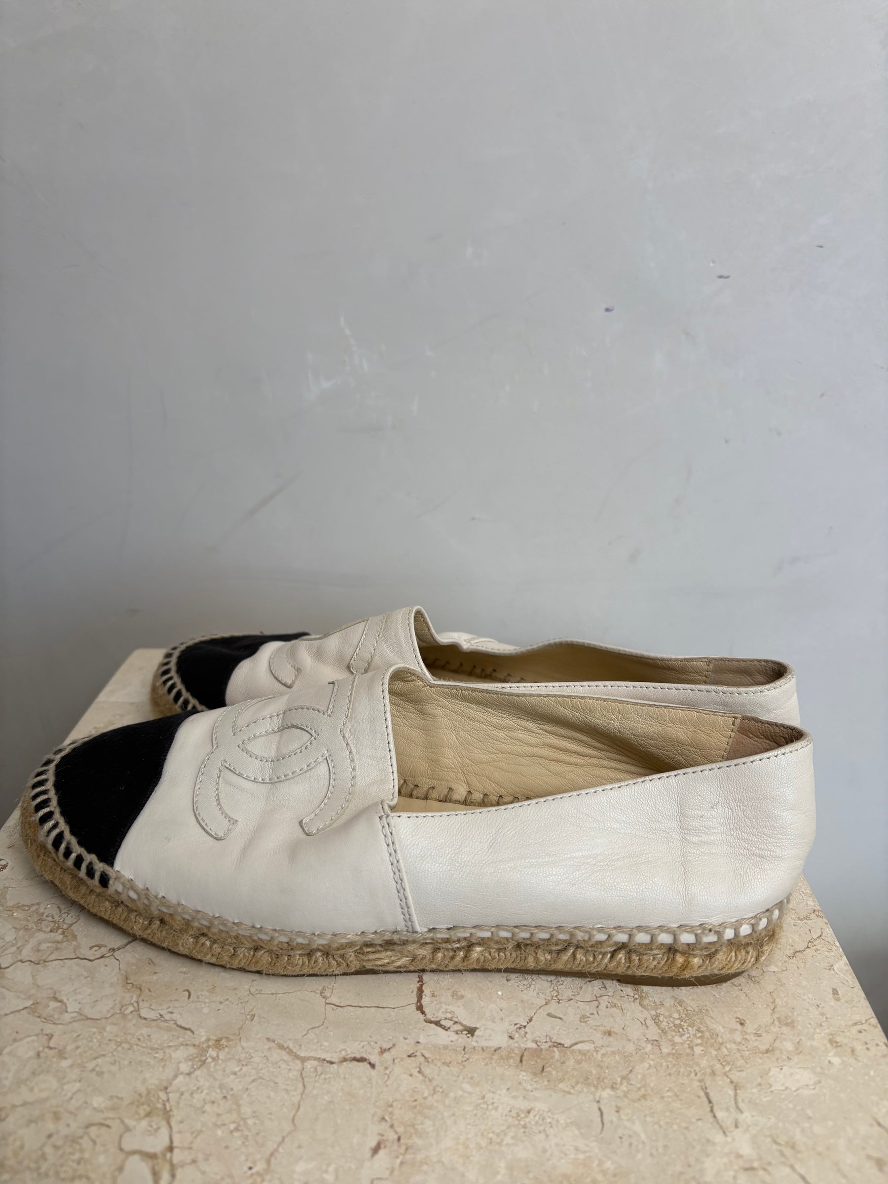 Chanel CC Logo Espadrilles White Black, 38
