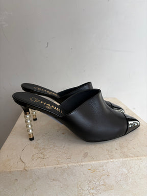 Chanel Black Leather and Patent Cap Pearl Heel mules, 38.5C