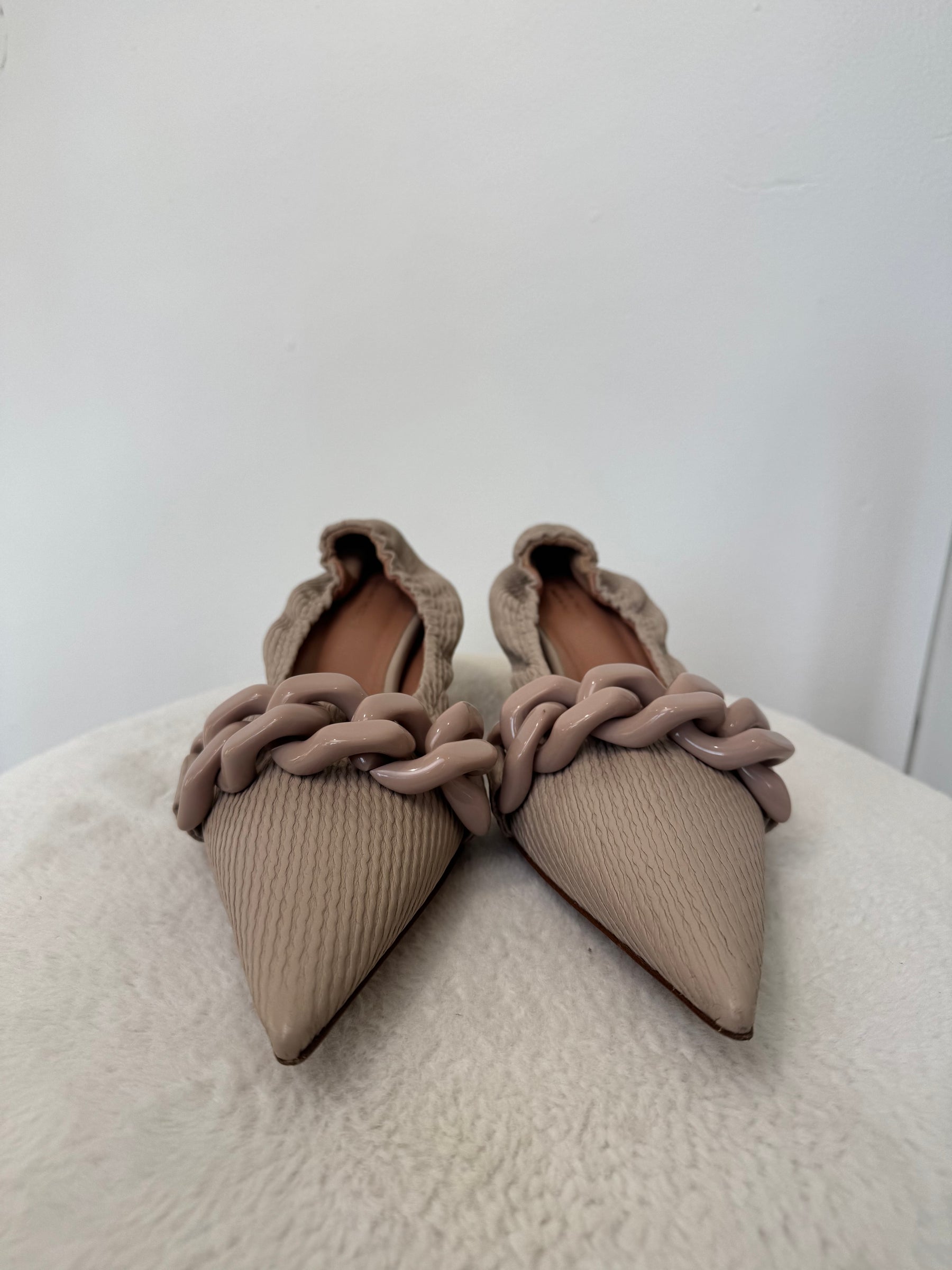 Scanlan Theodore Taupe Chain Pointed Pumps, 39