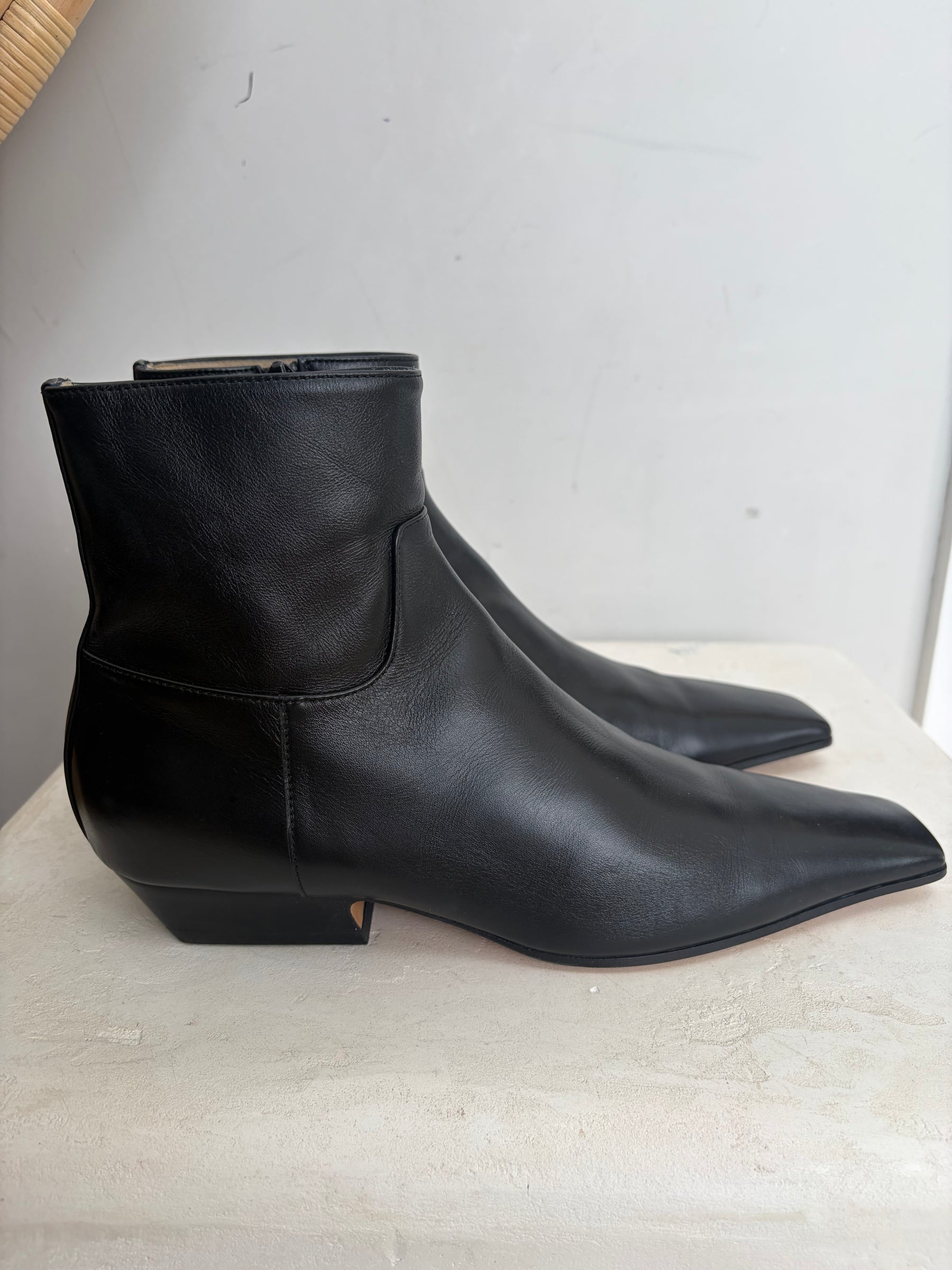 Khaite Black Leather ankle Boots, 39.5