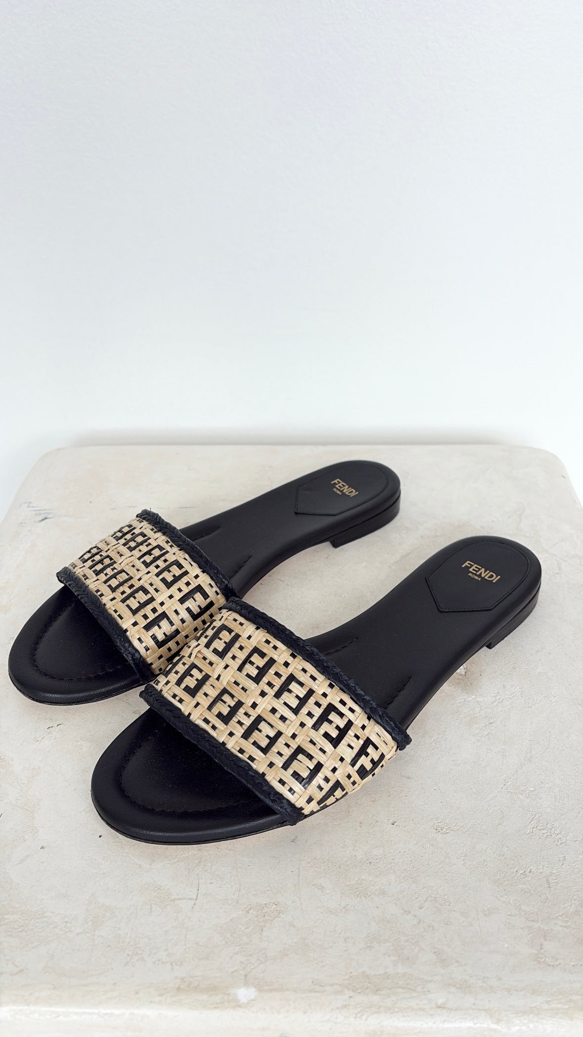 Fendi Interlace raffia Sandal In Black Natural, 41