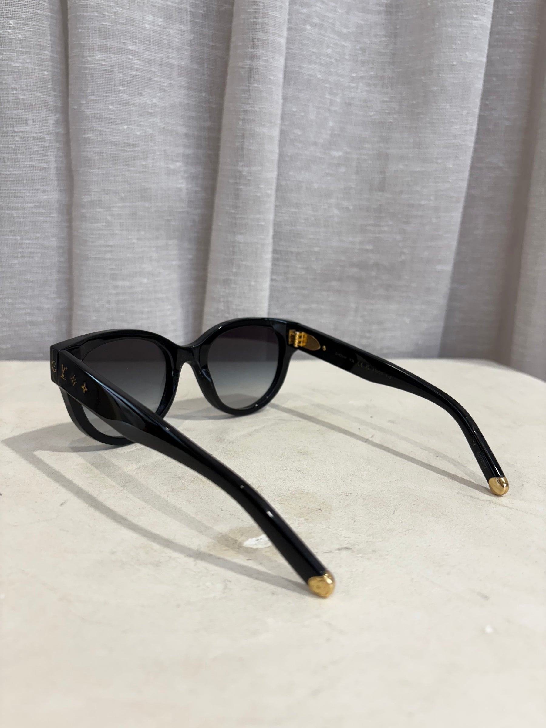 Louis Vuitton Black Round Cat Eye Logo Sunglasses