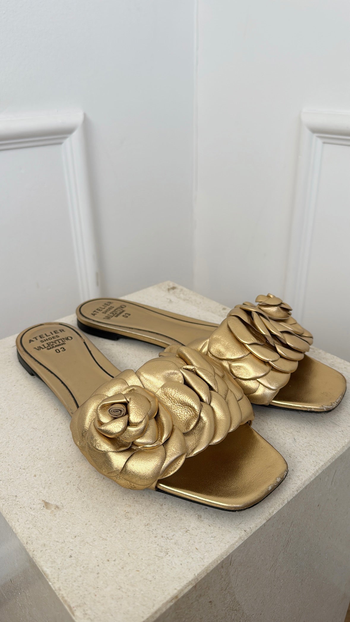 Valentino Garavani Gold Leather Rose Atelier Slide, 41