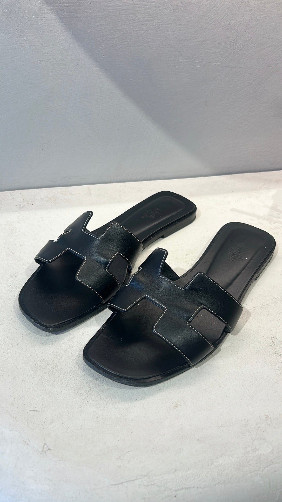 Hermès Black leather Oran Sandals, 40