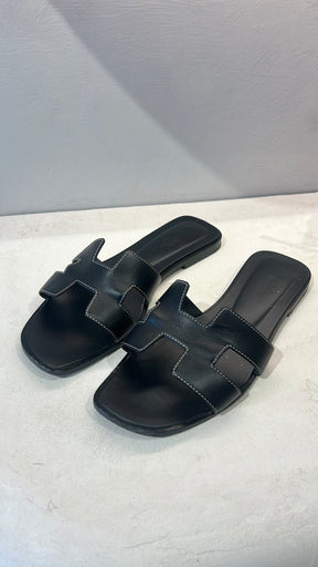 Hermès Black leather Oran Sandals, 40