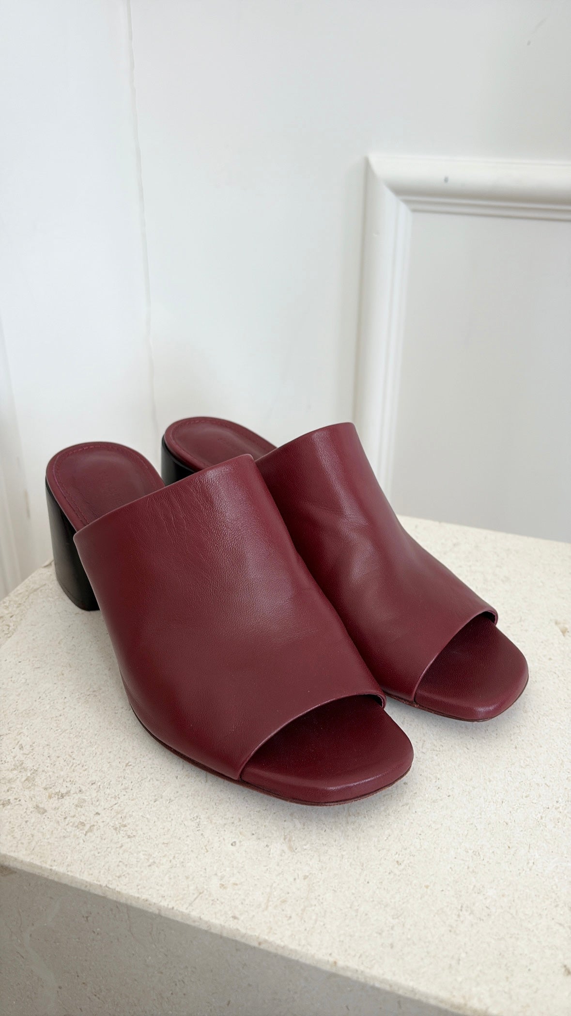 Scanlan Theodore Burgundy Leather Block Heel Mules, 37