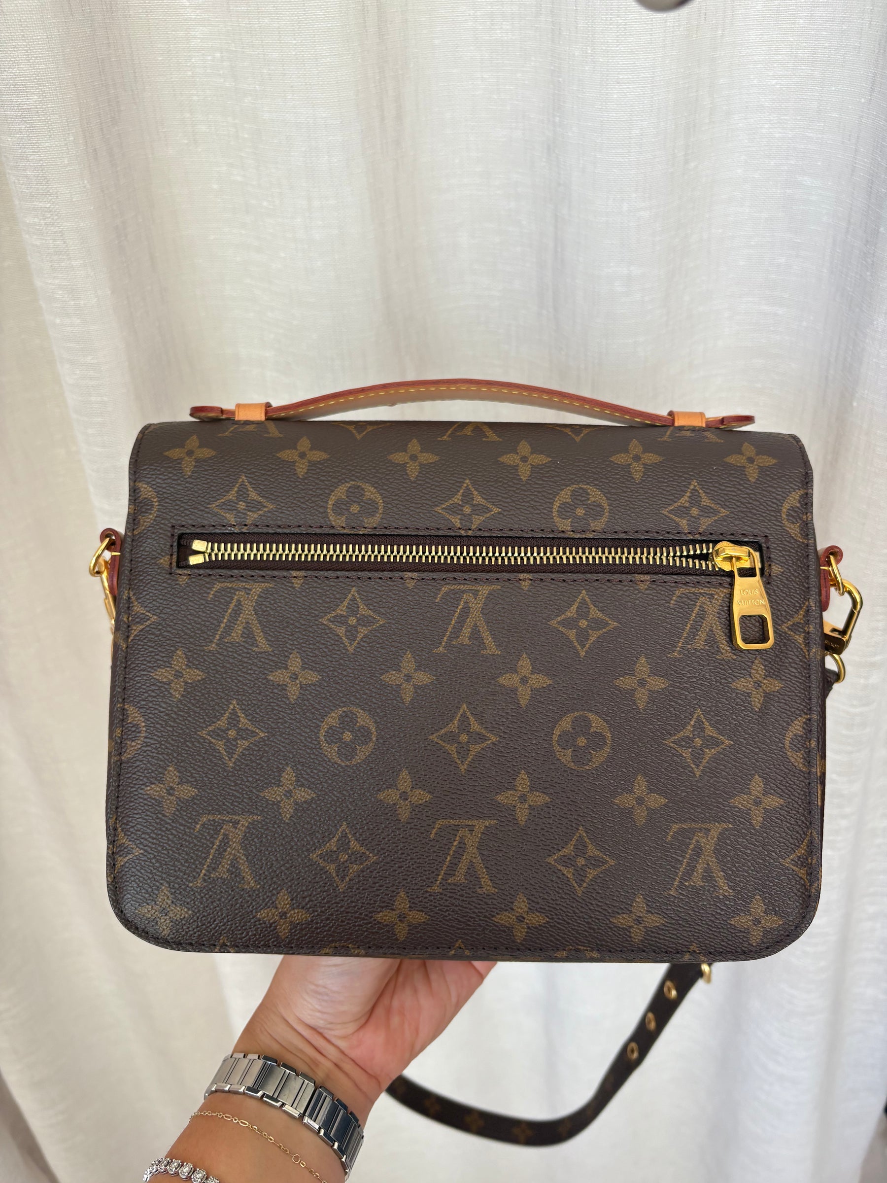 Louis Vuitton Pochette Metis Monogram