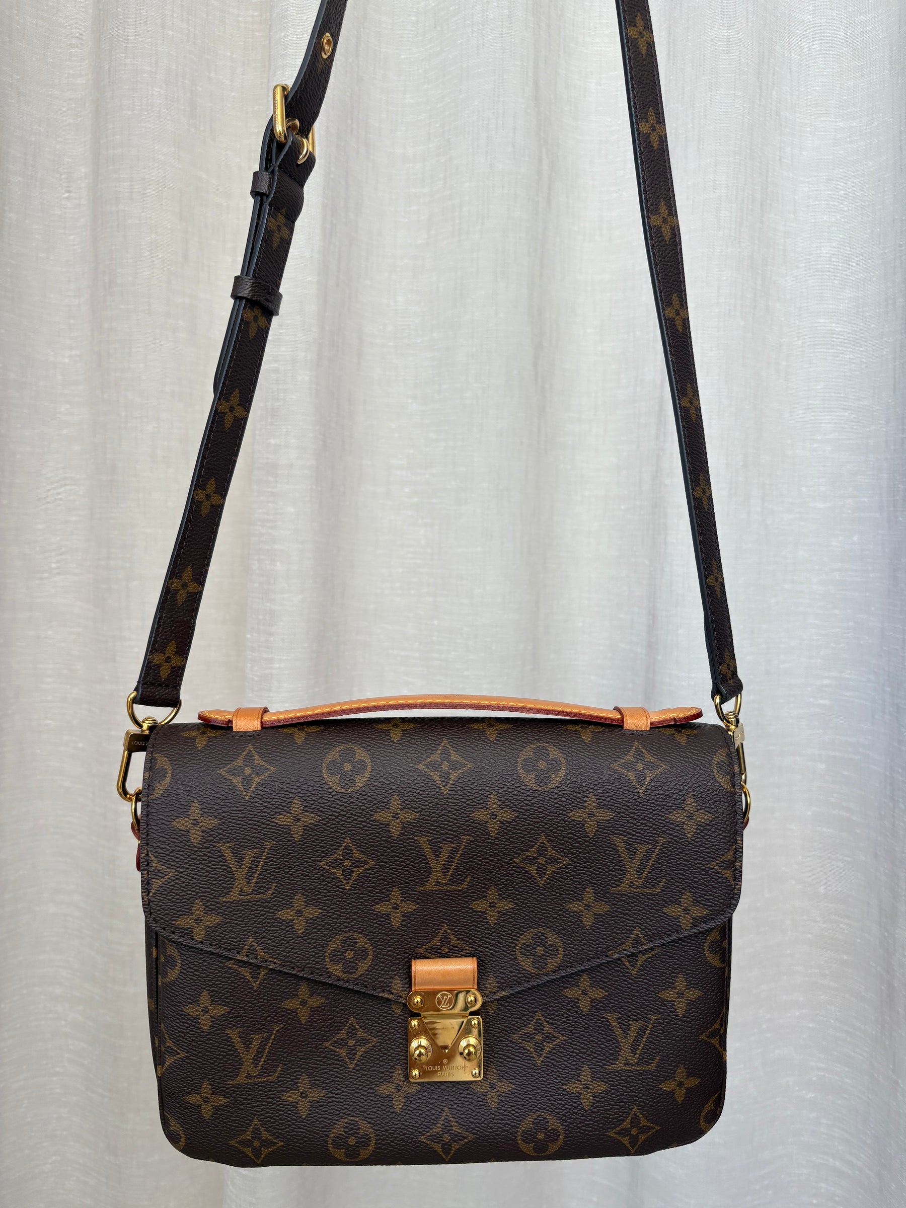 Louis Vuitton Pochette Metis Monogram