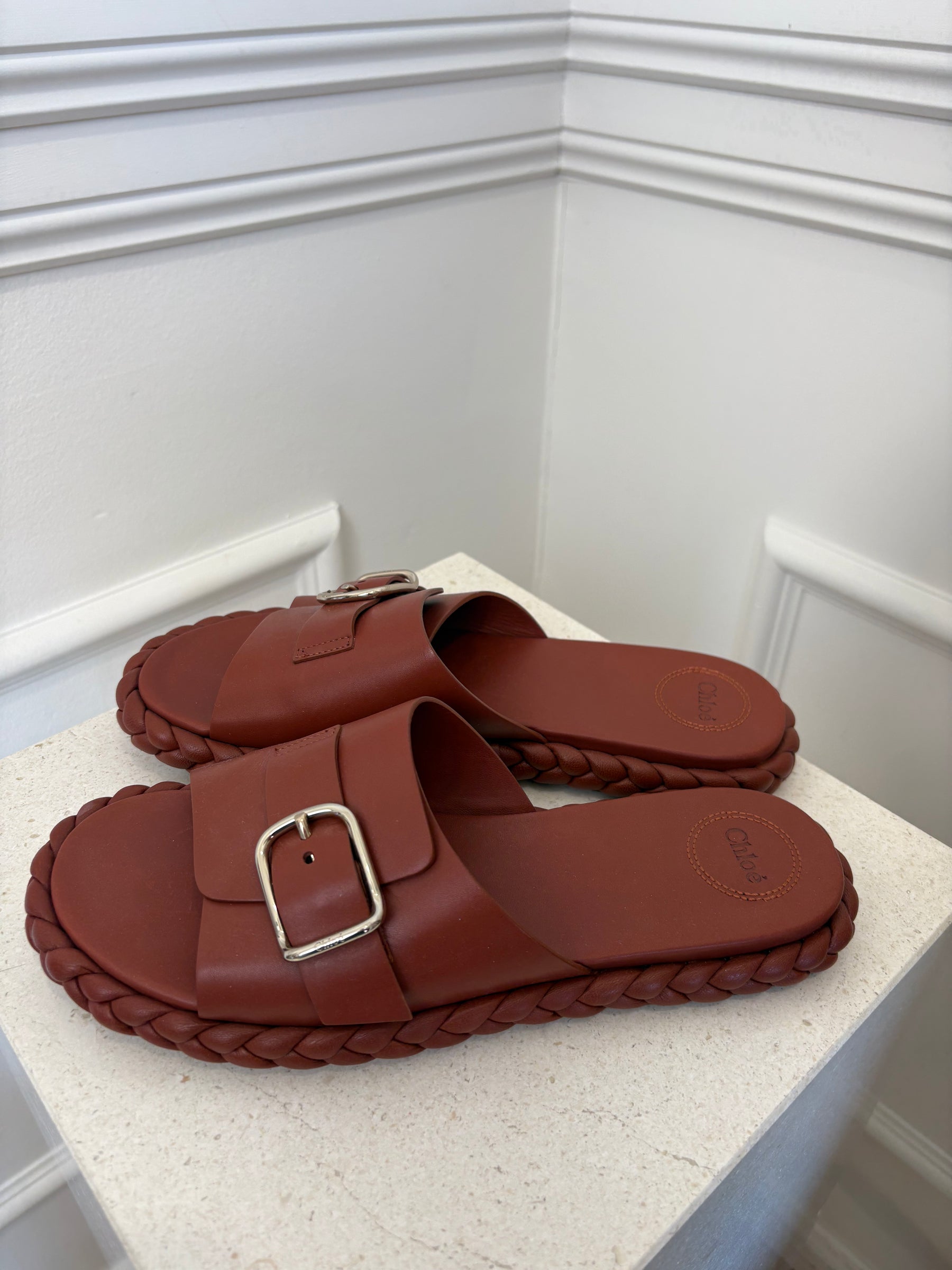 Chloé Pip Braided Sole Leather Slides In Copper Brown, 40