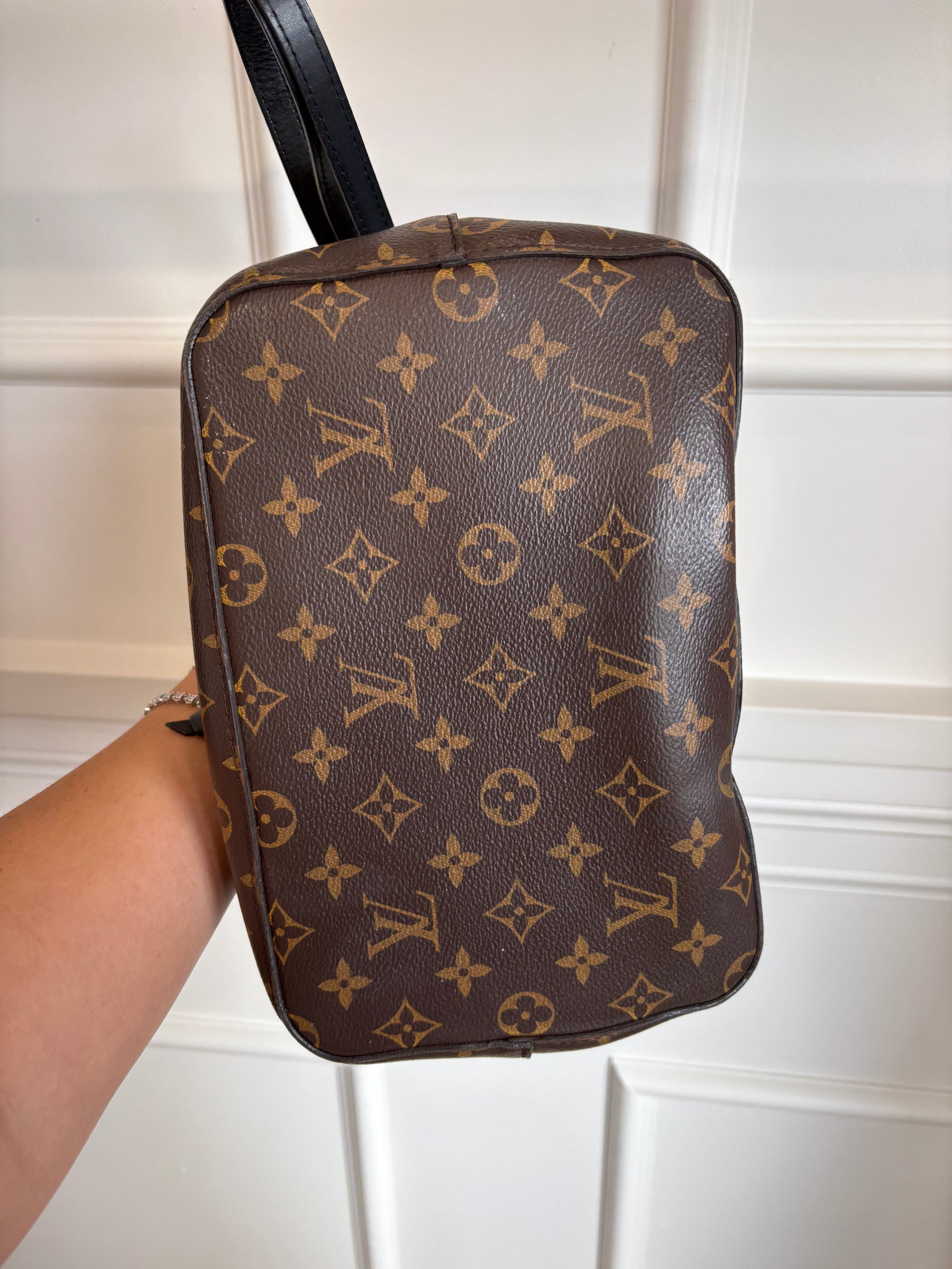 Louis Vuitton NéoNoé Monogram Bucket Bag