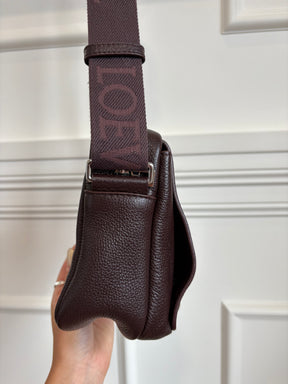 Loewe Pebble Messenger Bag In  Oxblood Medium Unisex