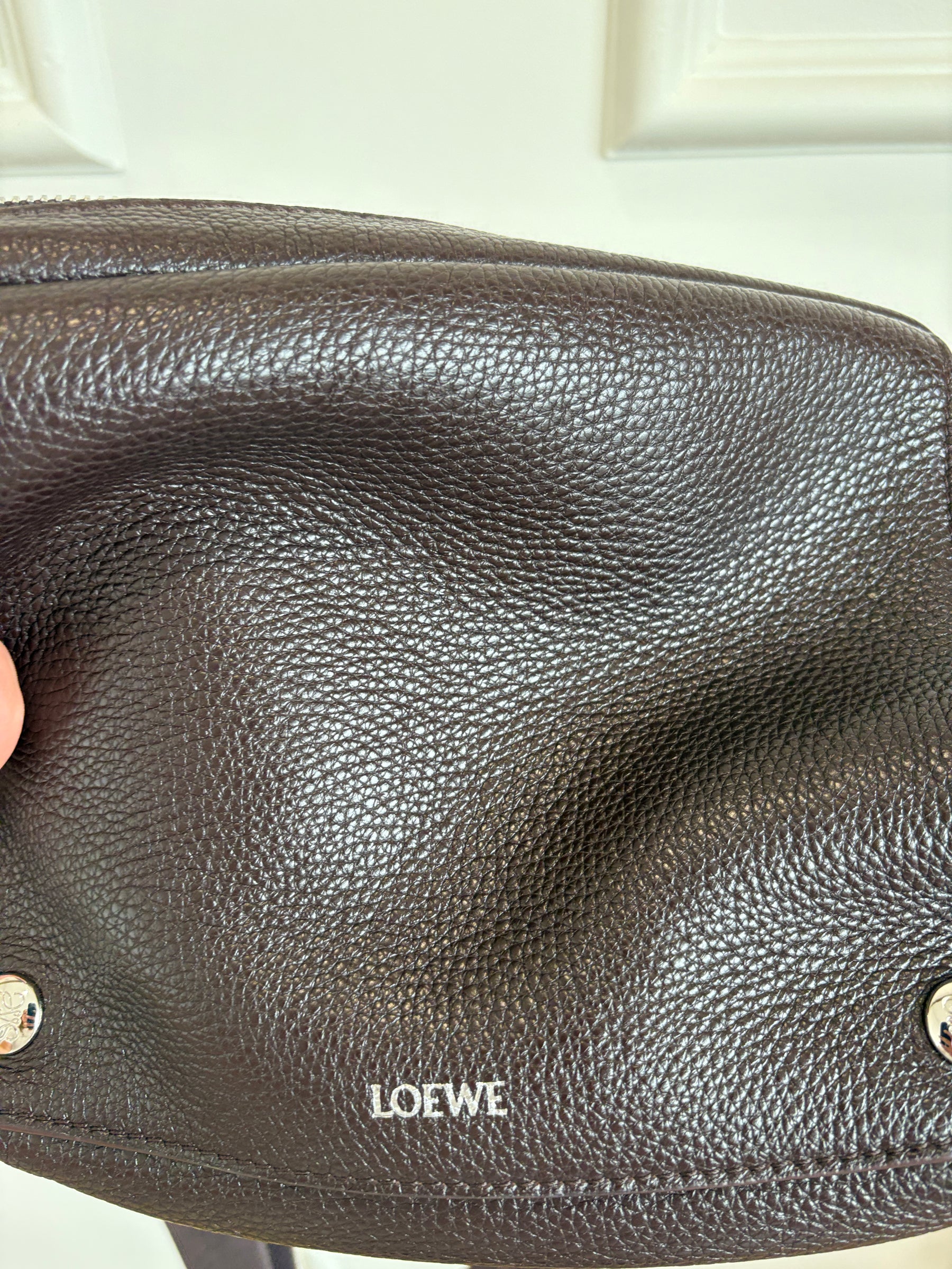 Loewe Pebble Messenger Bag In  Oxblood Medium Unisex