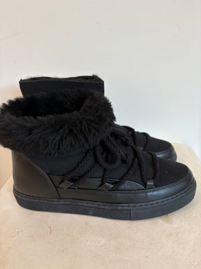 INUIKII Black Leather and Shearling Snow Boots, 41