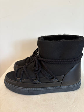 INUIKII Black Leather and Shearling Snow Boots, 41