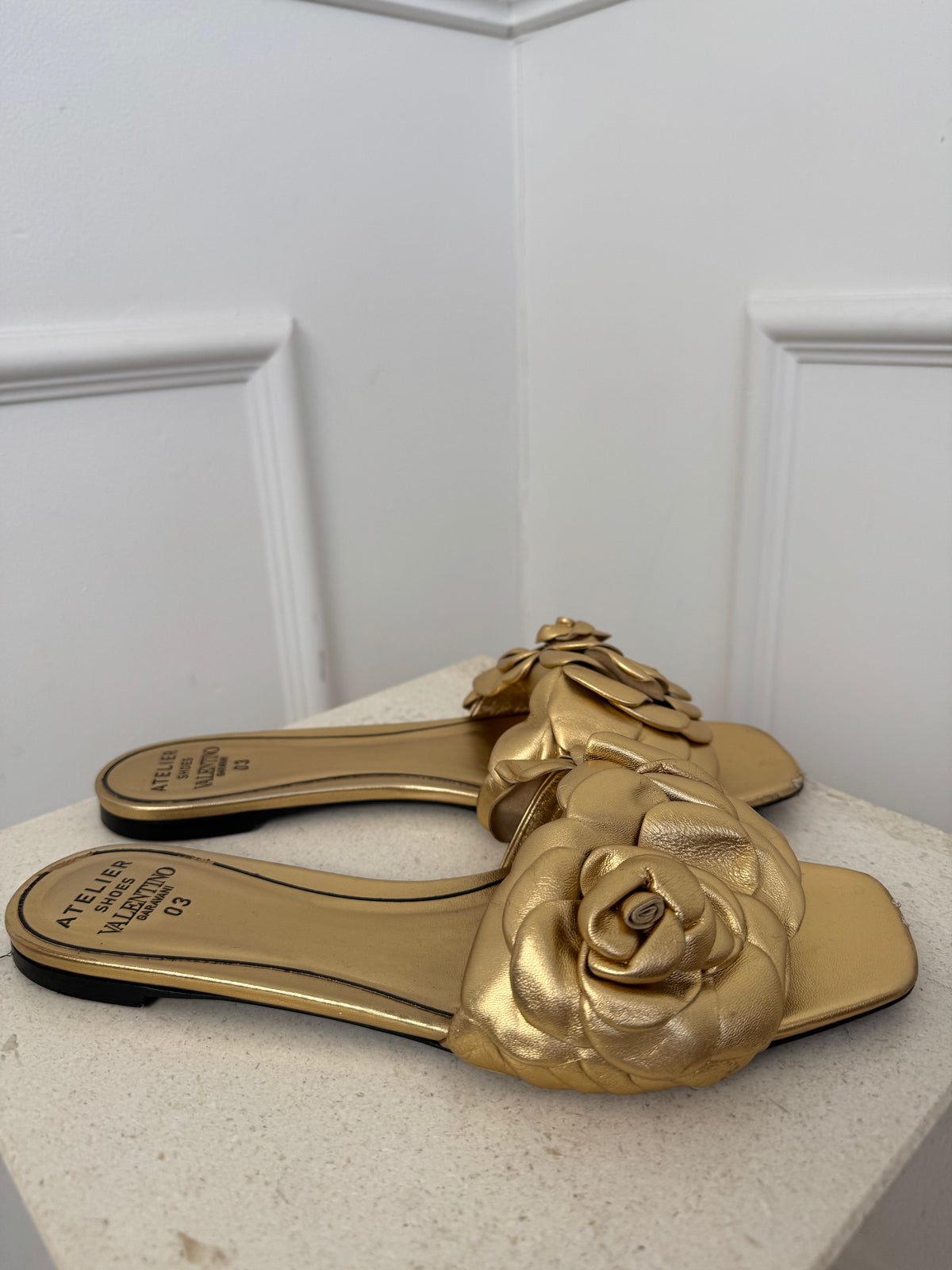 Valentino Garavani Gold Leather Rose Atelier Slide, 41