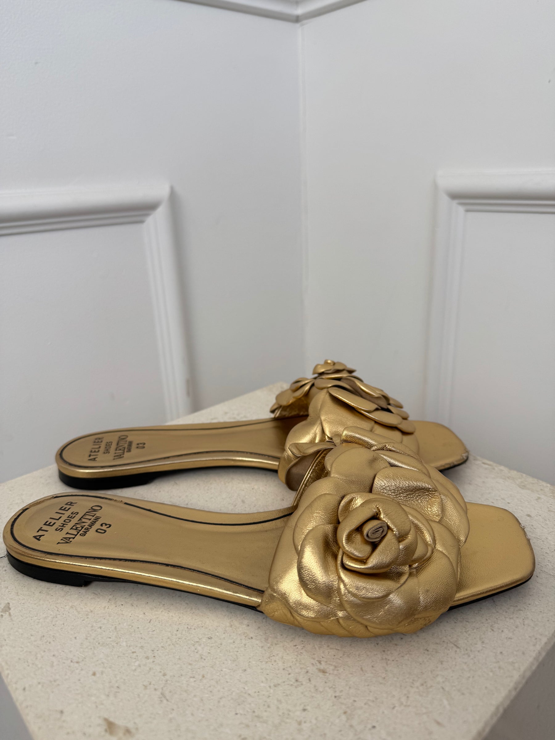 Valentino Garavani Gold Leather Rose Atelier Slide, 41