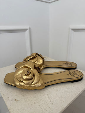 Valentino Garavani Gold Leather Rose Atelier Slide, 41