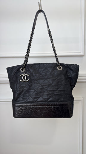Chanel Gabrielle Large VIP Shopping Tote   Black Metalic Patent bottom