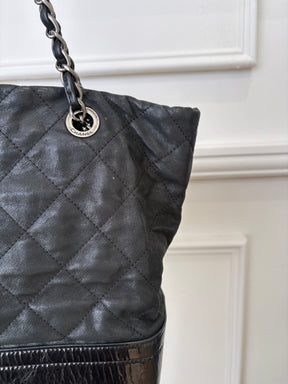 Chanel Gabrielle Large VIP Shopping Tote   Black Metalic Patent bottom