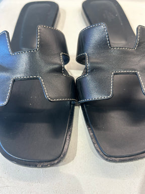 Hermès Black leather Oran Sandals, 40