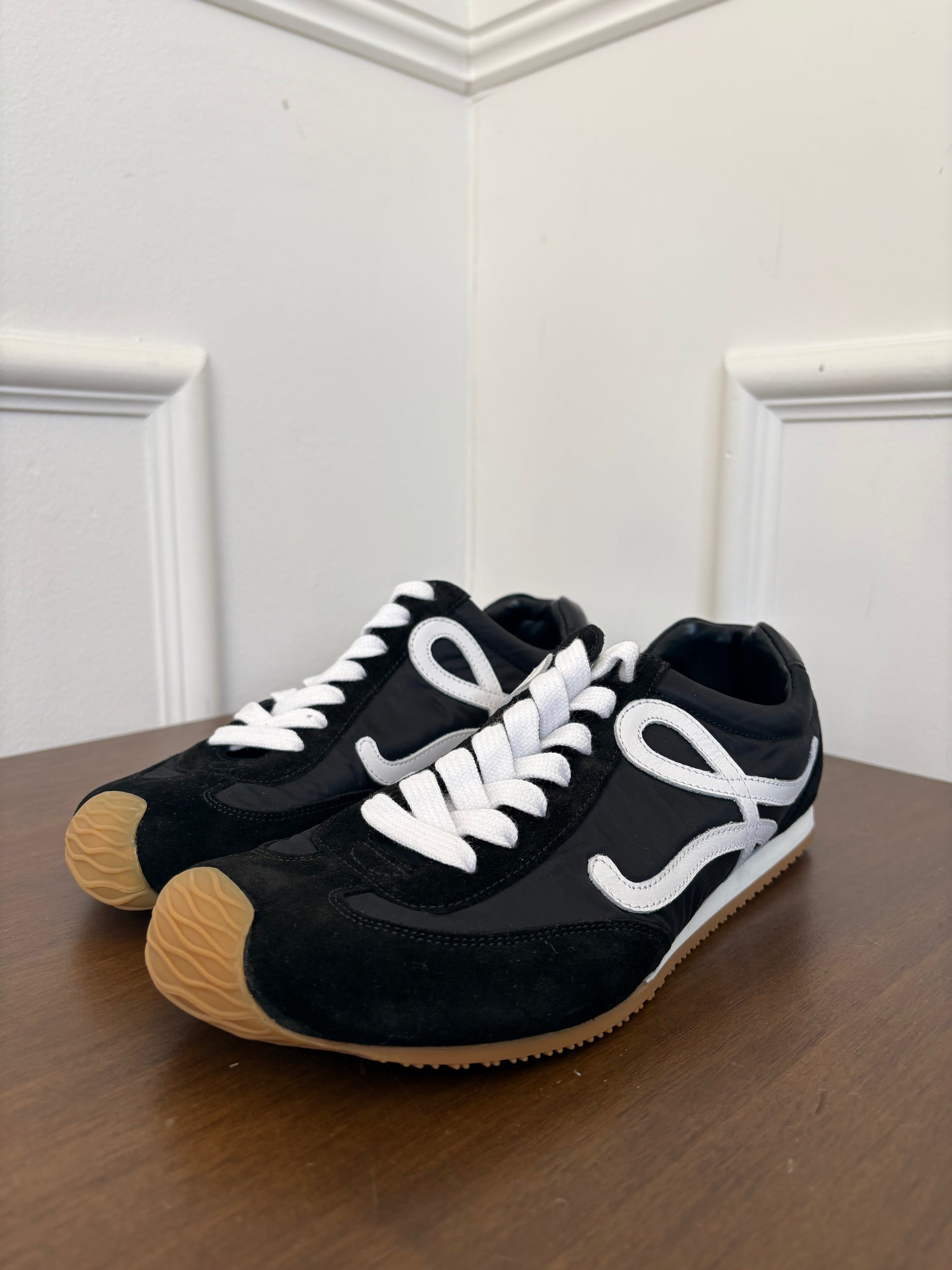 LOEWE Flow Runner In Black and White, 39