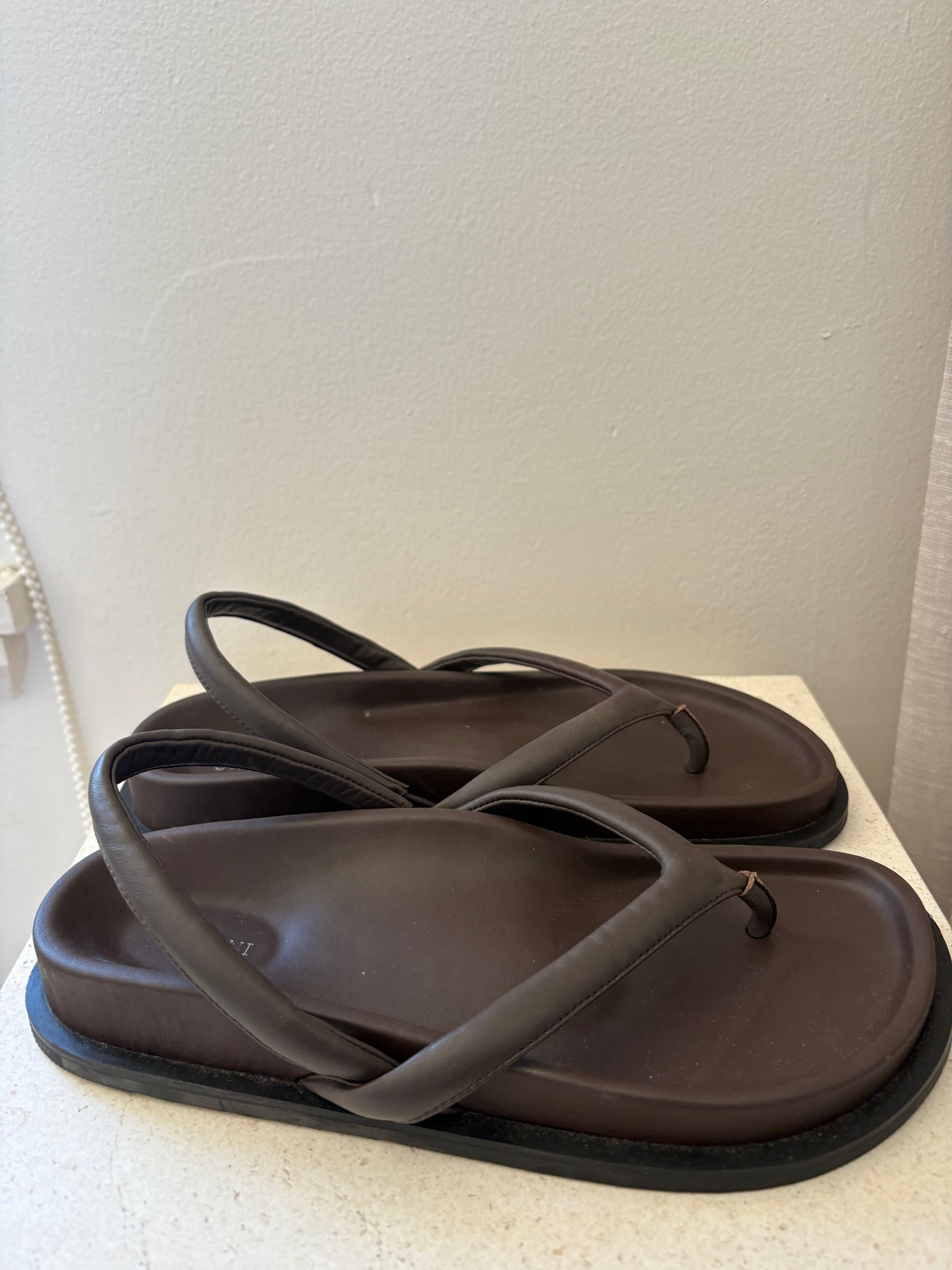 St Agni Sling Back Thong Brown, 38