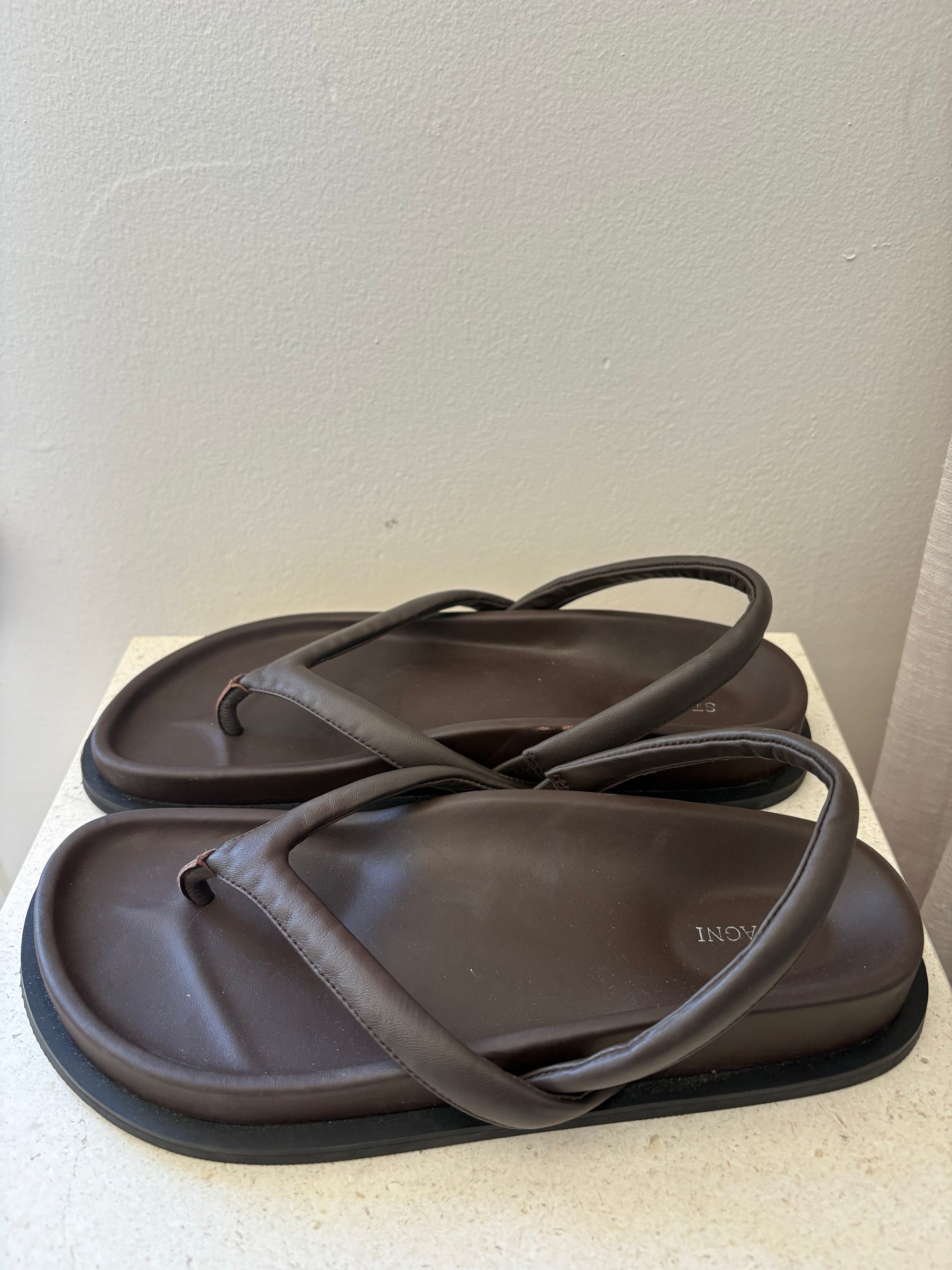 St Agni Sling Back Thong Brown, 38