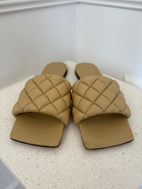 Bottega Veneta Beige Quilted Leather Lido Slides, 38.5