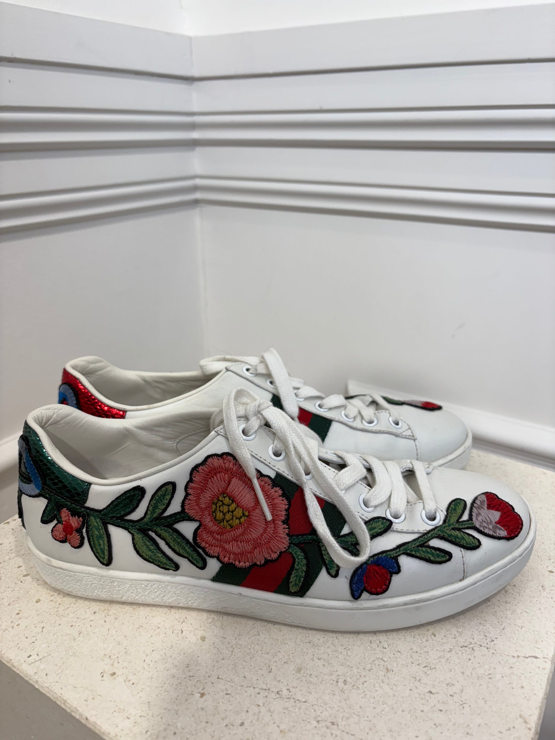 Gucci Floral Embroidered Sneakers White Red, 38