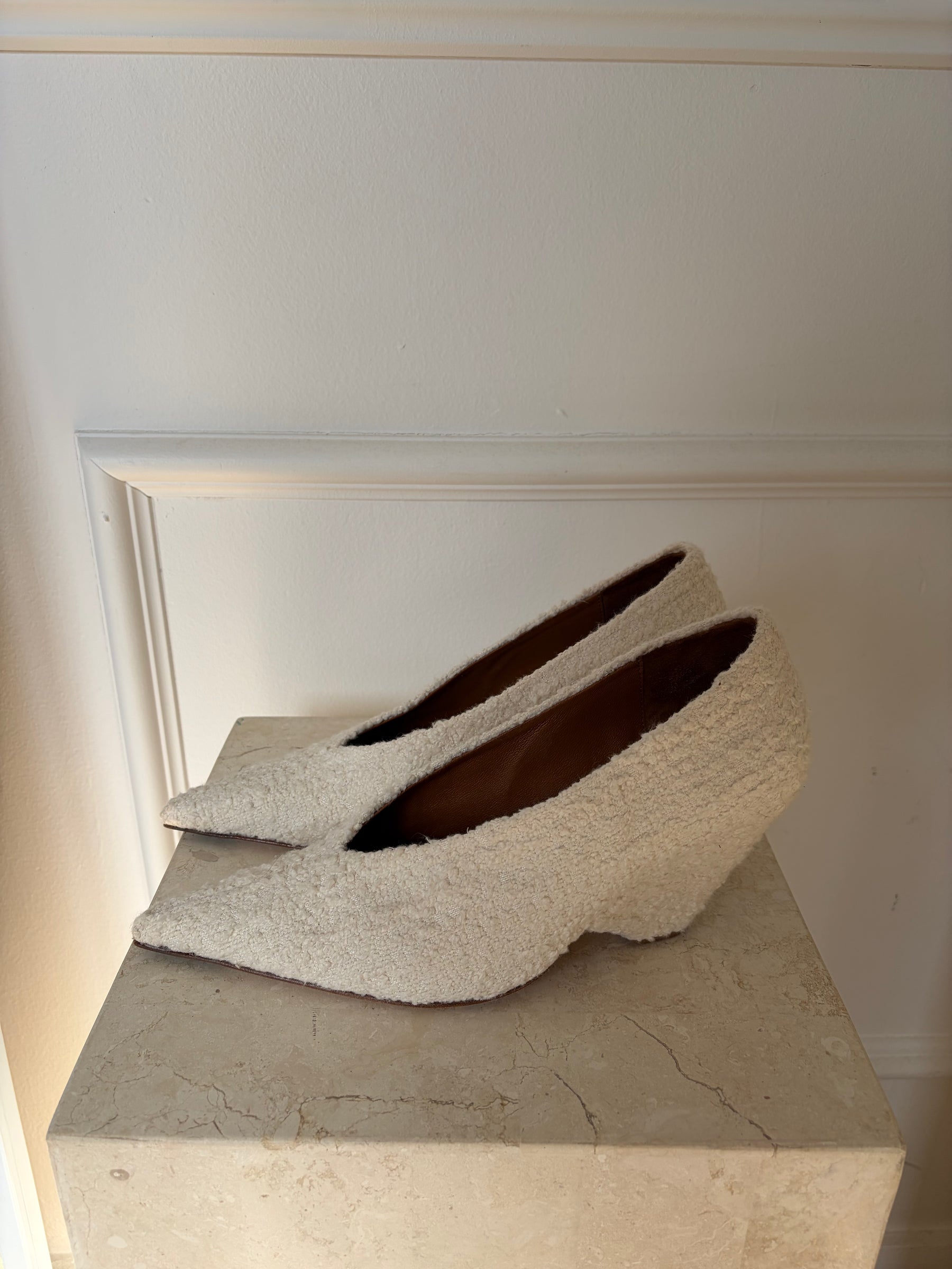 Camilla and Marc Cream Boucle Rys Pump, 40