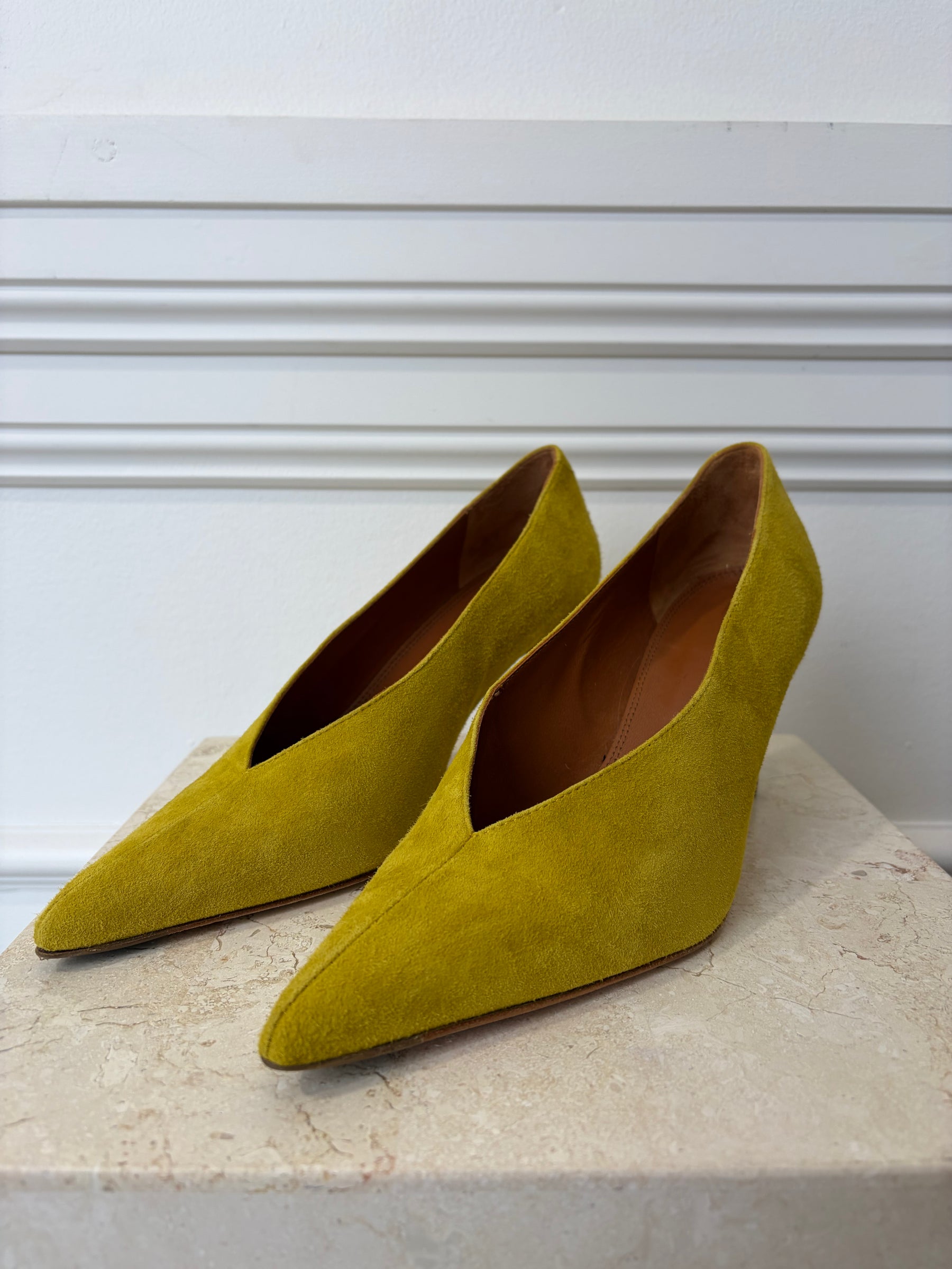Camilla and Marc Chartreuse Suede Pointed Pump, 40
