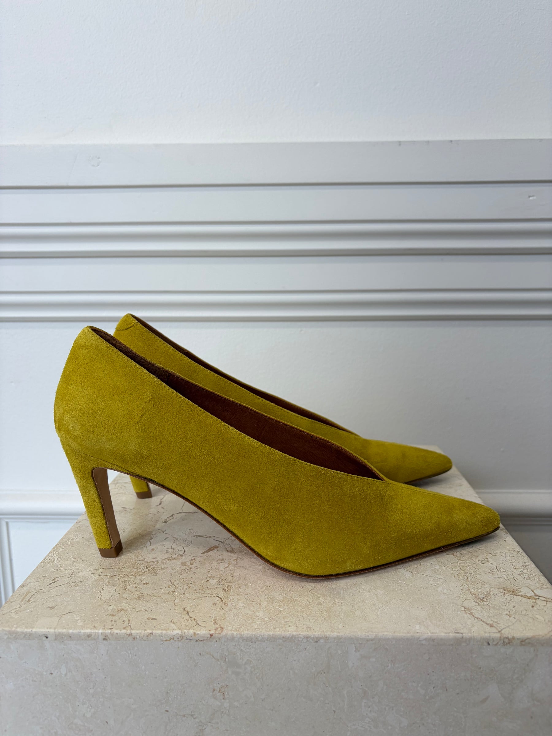 Camilla and Marc Chartreuse Suede Pointed Pump, 40