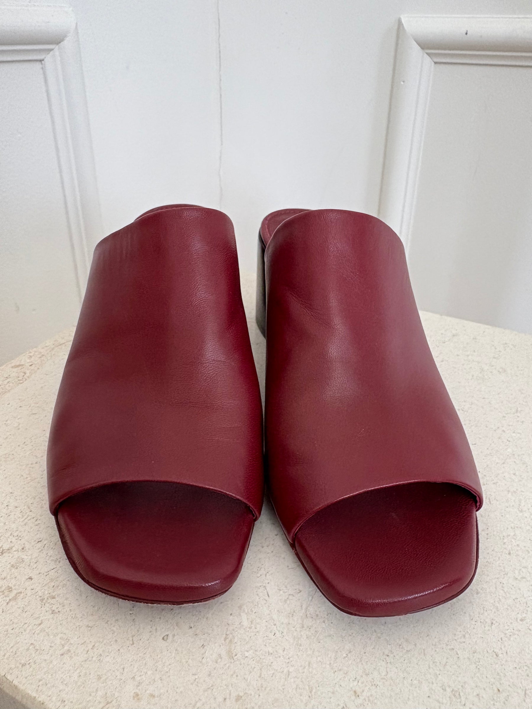 Scanlan Theodore Burgundy Leather Block Heel Mules, 37