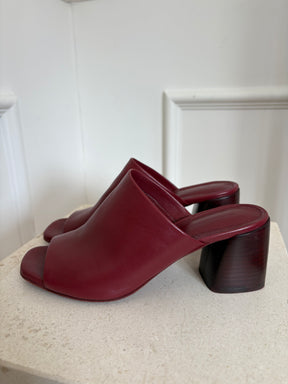Scanlan Theodore Burgundy Leather Block Heel Mules, 37